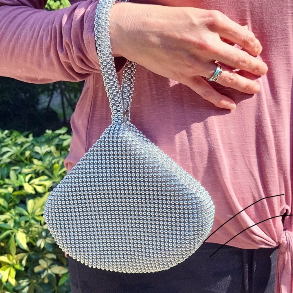 NWOT Jessica McClintock Silver Beaded TRIANGLE MESH BAG! - Picture 2 of 14